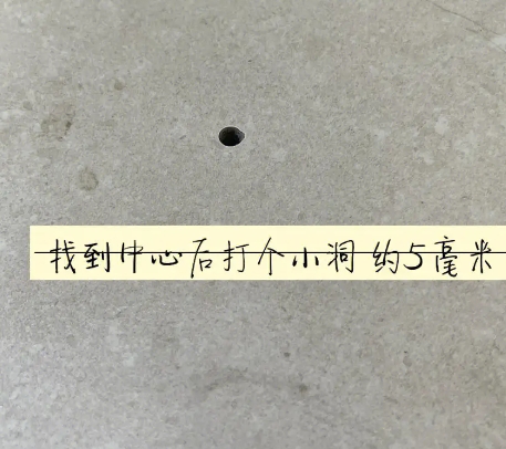 涞水瓷砖空鼓维修公司专业解答在瓷砖铺贴过程中，如果砂料搅拌不均匀，将会带来以下问题