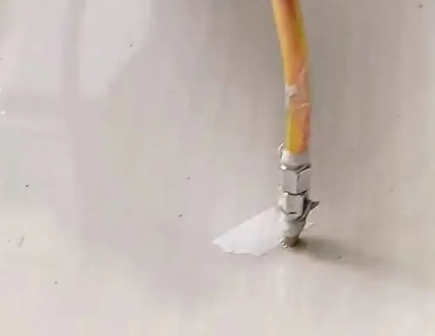 涞水瓷砖空鼓维修公司专业解答在瓷砖铺贴过程中，如果使用的砂料过粗（如全部使用了粗砂），可能会导致以下问题